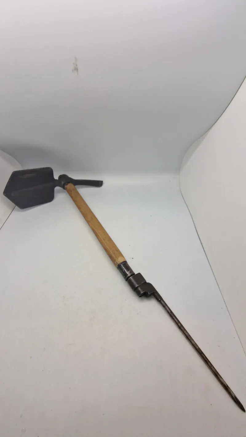 Engelsk WW2 hakke med bajonet 1944 dateret