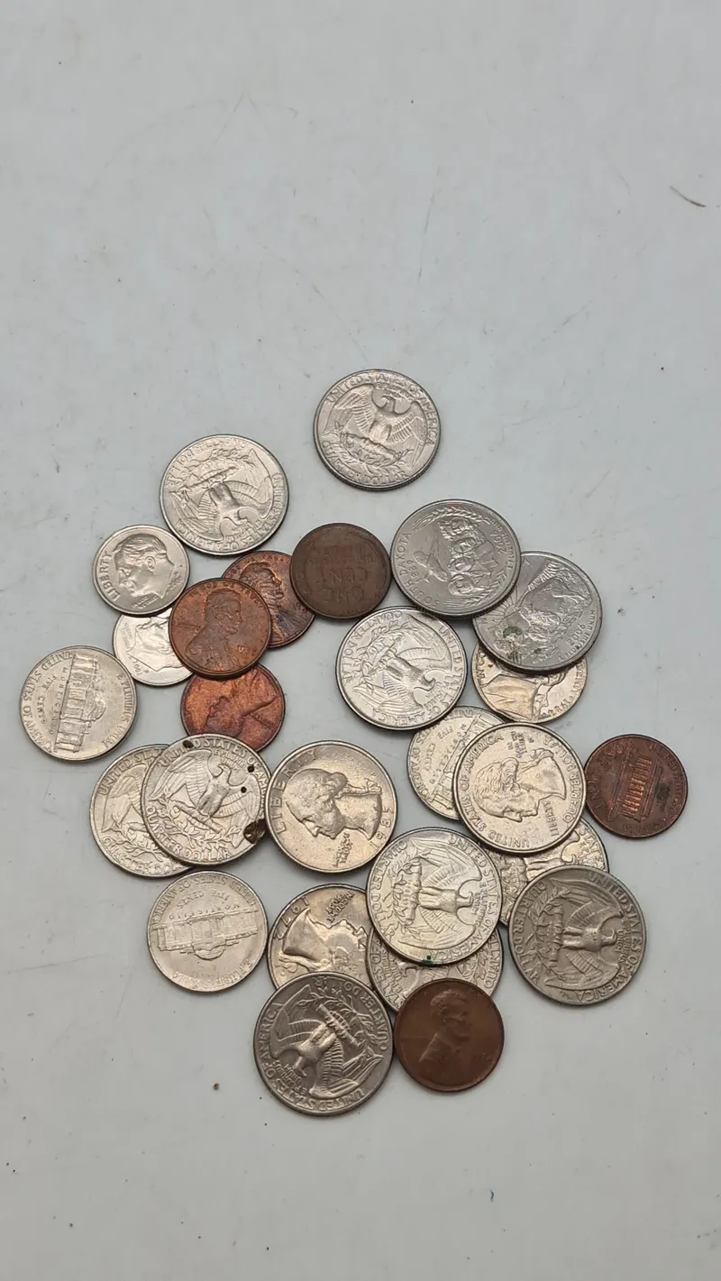 Assorted Lot of US Circulated Coins - Quarters, Dimes, Nickels, and Pennies