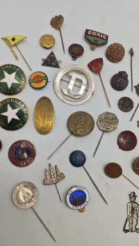 Samling pins Mm.