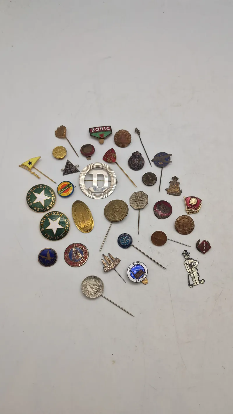 Samling pins Mm.