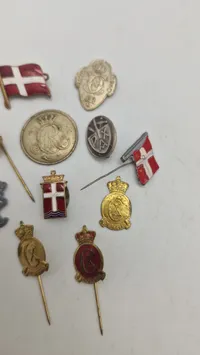 Samling pins Mm. 