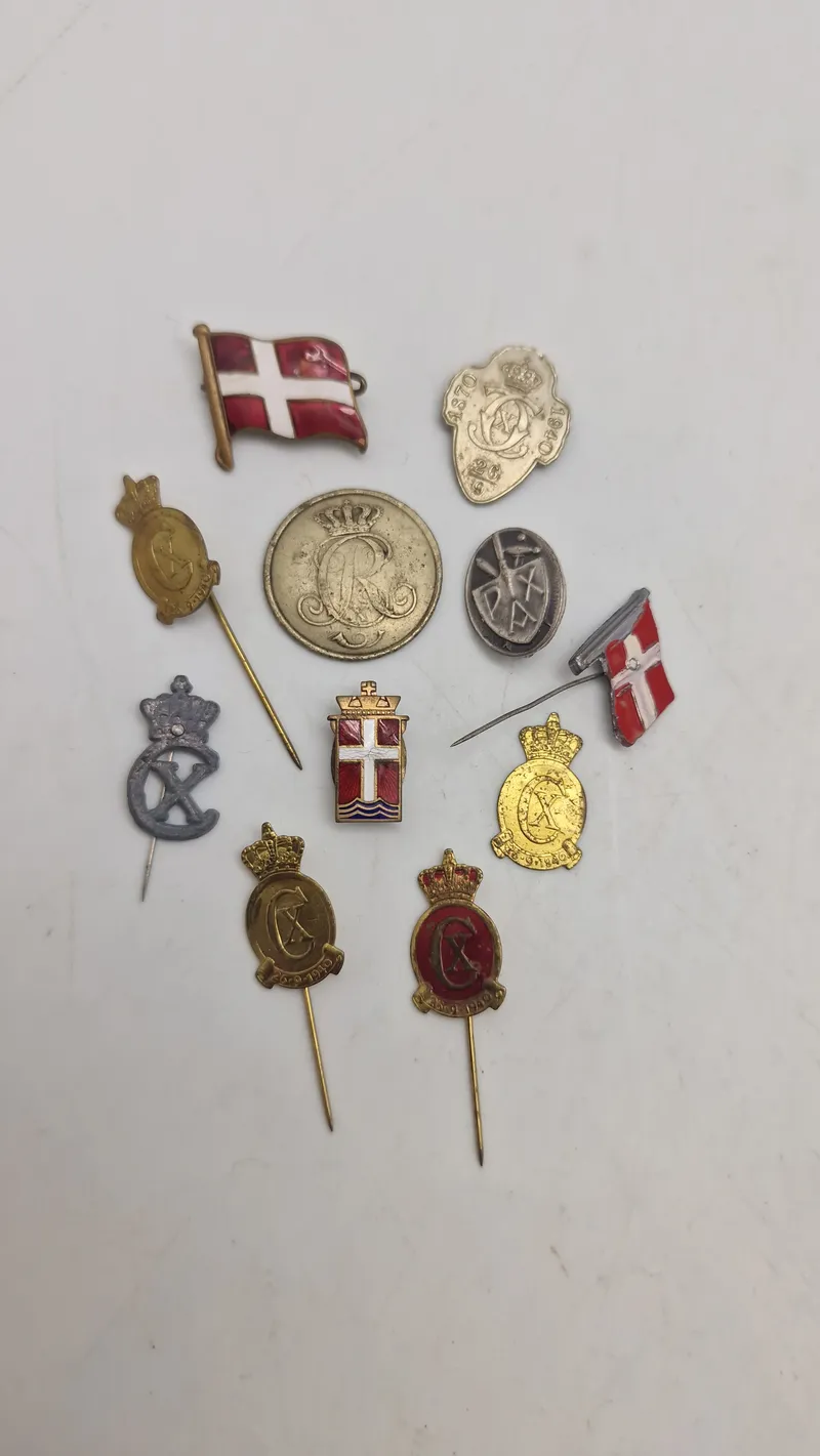 Samling pins Mm. 