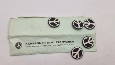 Hippie pins 
