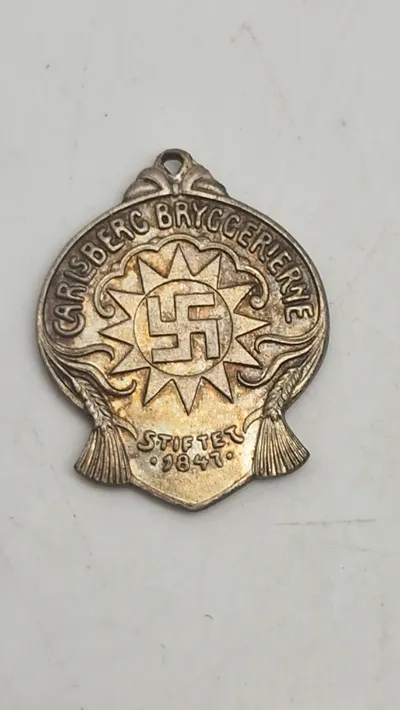 Carlsberg medalje med hagekors, original 