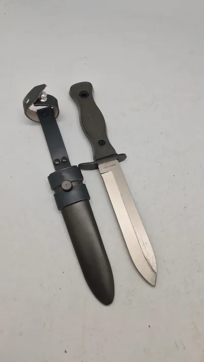Ubrugt Tysk militær kampkniv 
