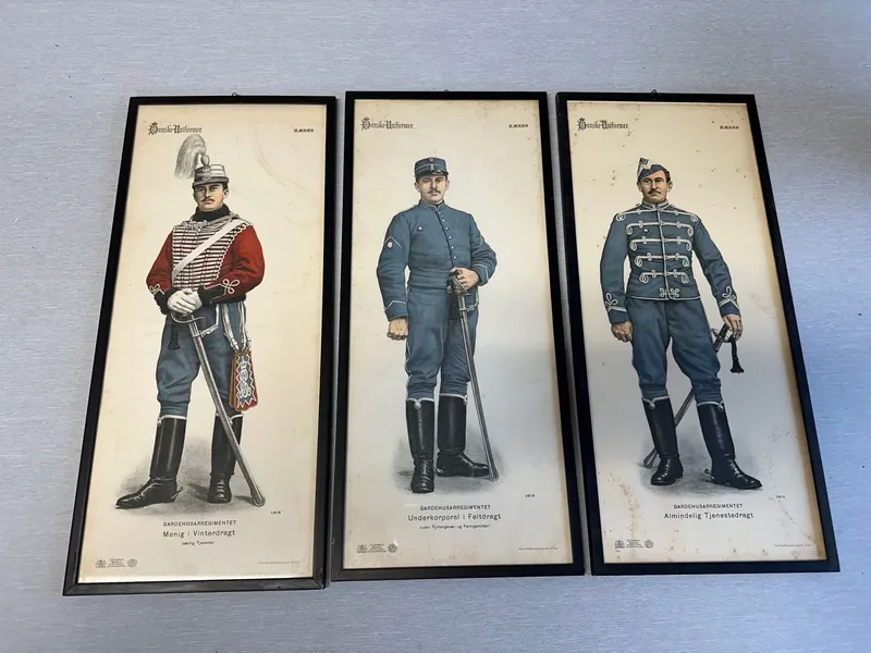 C. L. Seifert Danske uniformer i ramme, 23,5 x 52 cm