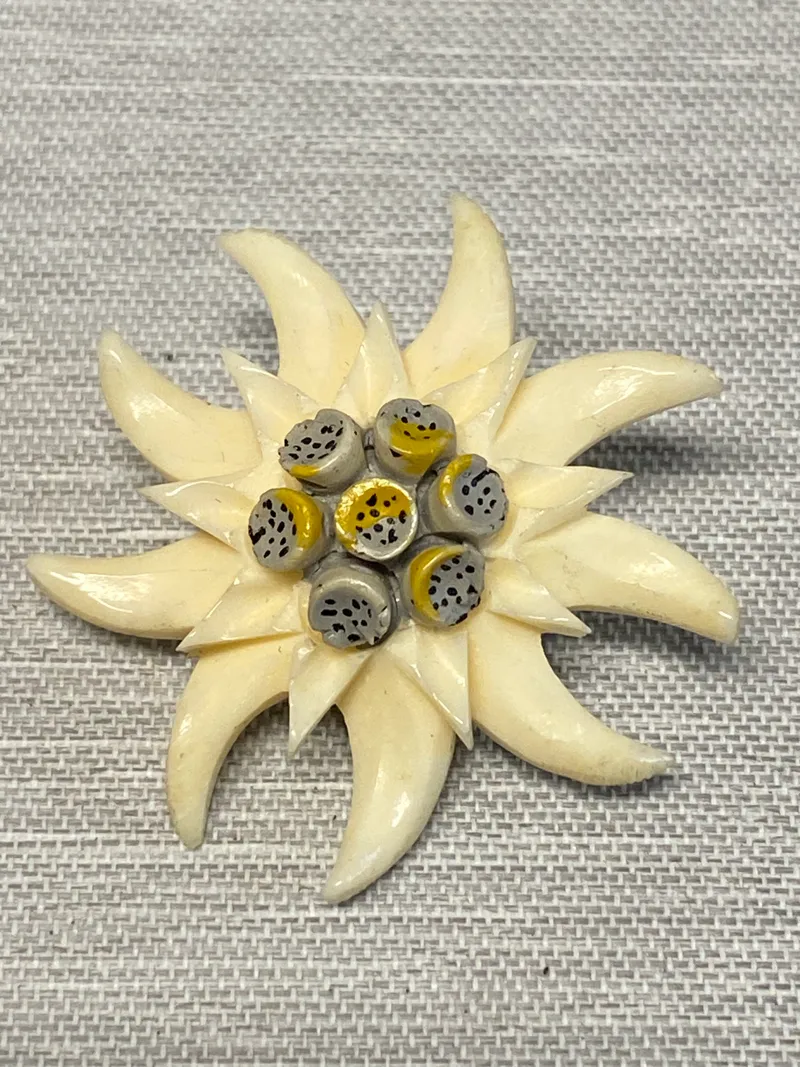 Original ww2 Edelweis broche