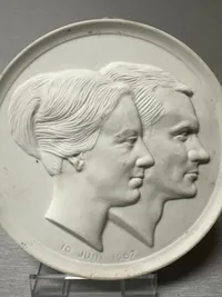 Kongelig platte med Henrik og Margrethe i anledning af deres bryllup i 1967