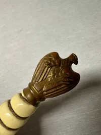 Original Tysk WW2 marine officersdaggert, fejlfrit greb, perfekt klinge, skede uden buler, alt er stramt og daggerten går i skeden med et smukt klik. fremstillet af super fremstilleren CARL EICHHORN