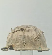 Original Irakisk krigsskadet hjelm, hjembragt af Dansk Officer