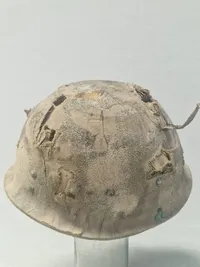 Original Irakisk krigsskadet hjelm, hjembragt af Dansk Officer