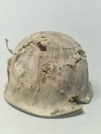 Original Irakisk krigsskadet hjelm, hjembragt af Dansk Officer