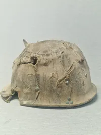 Original Irakisk krigsskadet hjelm, hjembragt af Dansk Officer