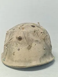 Original Irakisk krigsskadet hjelm, hjembragt af Dansk Officer