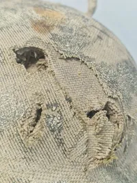 Original Irakisk krigsskadet hjelm, hjembragt af Dansk Officer