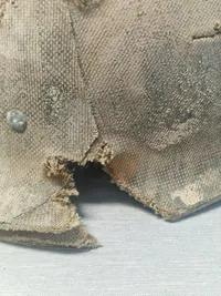 Original Irakisk krigsskadet hjelm, hjembragt af Dansk Officer