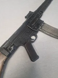 STG44 - replika af træ og metal