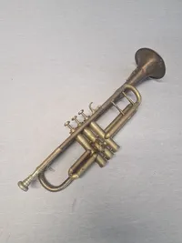 Musikinstrument med militært logo