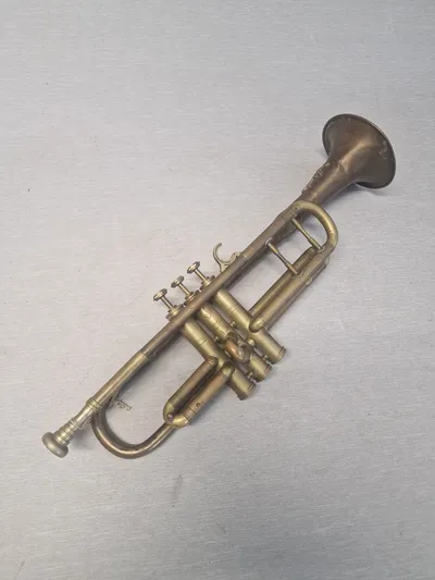 Musikinstrument med militært logo