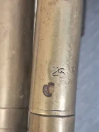 Musikinstrument med militært logo