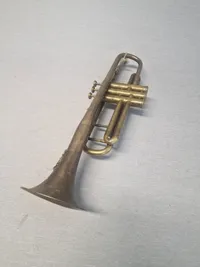 Musikinstrument med militært logo