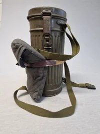 Original tysk gasmaske beholder med “gaspose”
