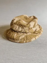 Bøllehat i engelsk ørken camo