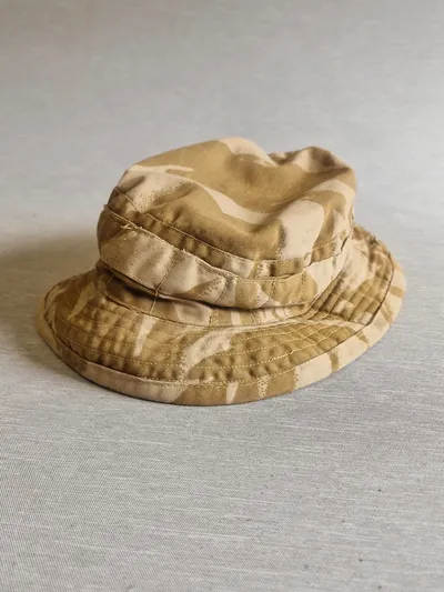 Bøllehat i engelsk ørken camo