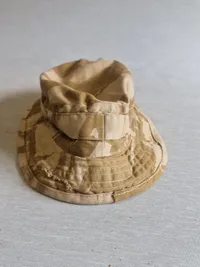 Bøllehat i engelsk ørken camo
