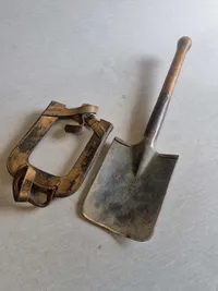Original tysk feltspade - ww2 hylster Postwar???