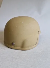 Militær kevlar hjelm