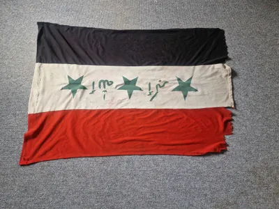 Originalt irakisk flag - hjembragt af Dansk officer 33 x 45 cm
