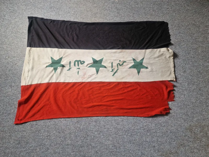 Originalt irakisk flag - hjembragt af Dansk officer 33 x 45 cm