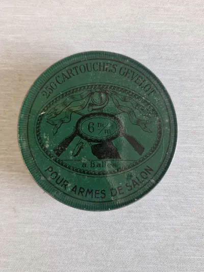 Ældre original metaldåse til ammunition