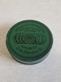 Ældre original metaldåse til ammunition