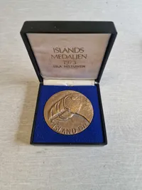 Færø medalje 1975 , Grønlands medalje 1973  , Islands medalje 1973