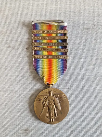 Original US ww1 medalje - godt fyldt med bars
