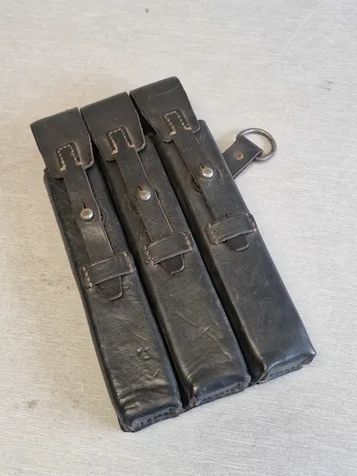 Tysk lædertaske til stangmagasiner MP40 original?