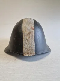 Original dansk M/41 hjelm med hvid stribe malet over