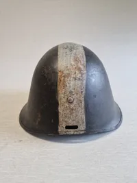 Original dansk M/41 hjelm med hvid stribe malet over