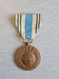Lot UN + M/23 hjelmmærke