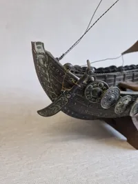 Vikingeskib på opsats