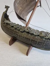 Vikingeskib på opsats