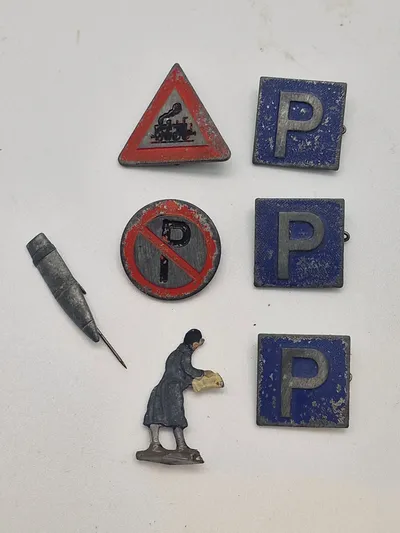 Originalt lot WHW mærker WW2