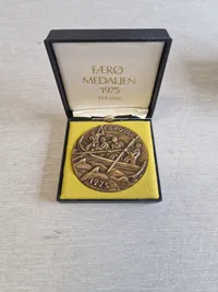 Færø medalje 1975 , Grønlands medalje 1973  , Islands medalje 1973