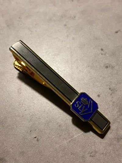 Original slipsenål fra Statens Lufthavns Væsen