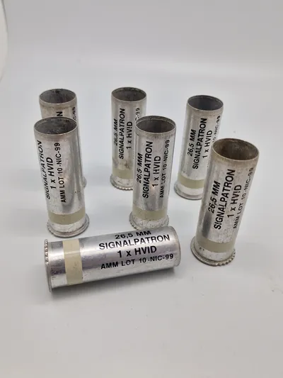 Samling afskudte signalpatroner i kaliber 4 (26,5mm) anvendt i det danske forsvar