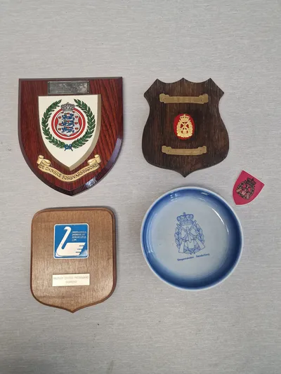 Diverse militære vægskjold