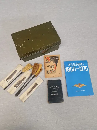 Samling diverse flyvevåben mm.