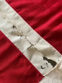 Ekstremt sjældent håndmalet kongestander/splitflag fra kongeskibt Dannebrog når der var royale omborg - over 2 meter langt!